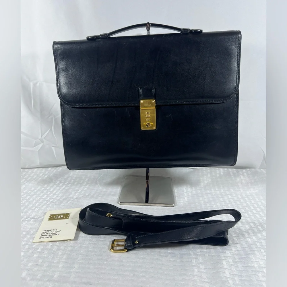 3042: Vintage Bally Black Leather Briefcase Attaché w/ Lock - scratched